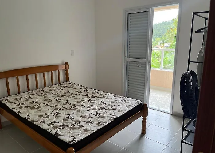 Apartamento 300 metros praia das Toninhas