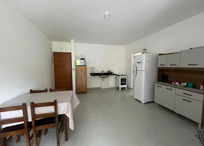 Apartamento 300 metros praia das Toninhas
